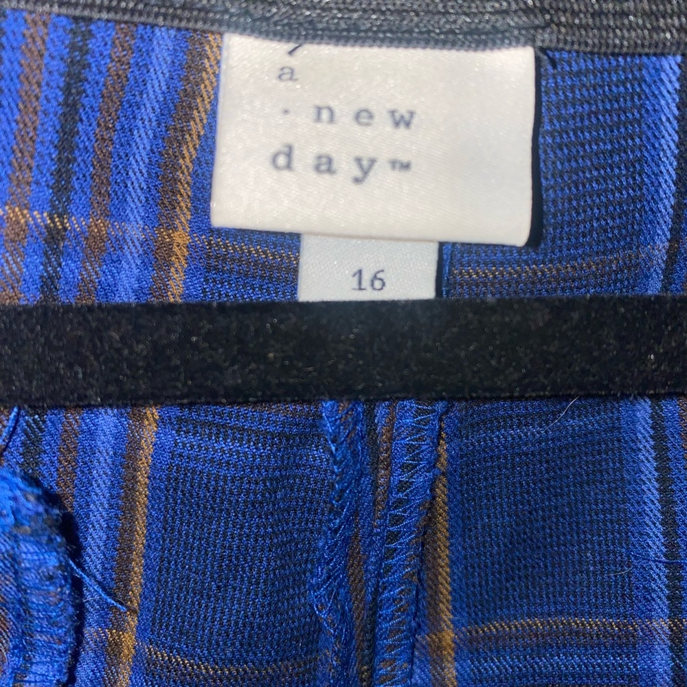 High Rise Plaid Cropped Mod Pants - Picture 3 of 4